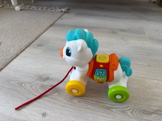 Pony de arrastre para bebé Clementoni