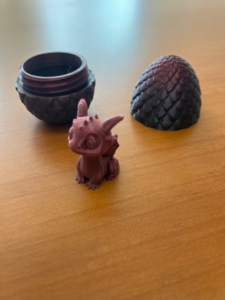 Huevo de dragón Dracarys con cría