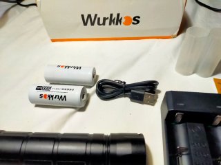 Linterna Wurkkos LED + Baterías y Cargador