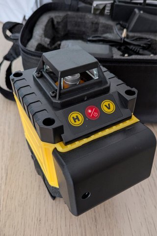 NIVEL LASER 360° 2 BATERÍAS ESTUCHE (A ESTRENAR)