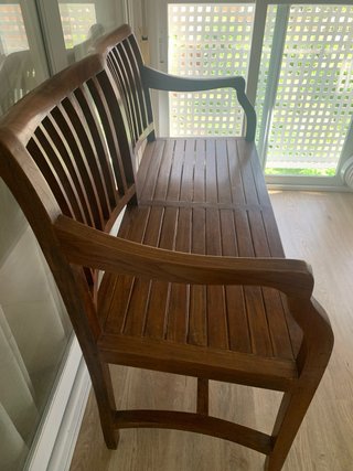 Banco de madera estilo moderno