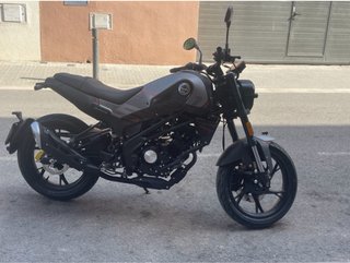 Benelli Leoncino 125 gris/rojo