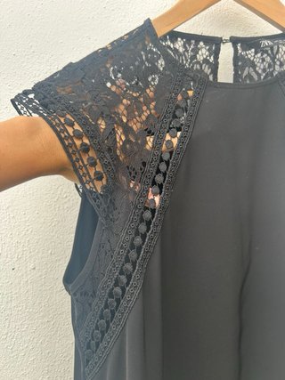Vestido negro Zara con encaje