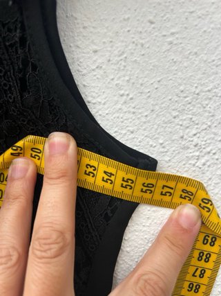 Vestido negro Zara con encaje