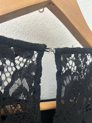 Vestido negro Zara con encaje