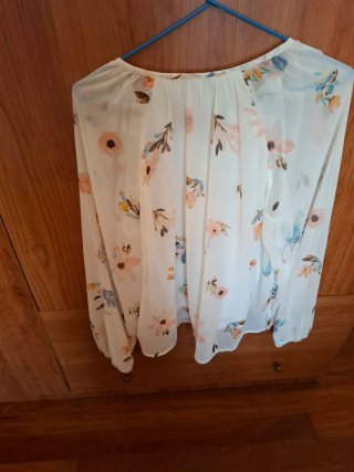 Blusa VERO MODA floral blanca Talla S
