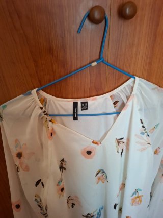 Blusa VERO MODA floral blanca Talla S