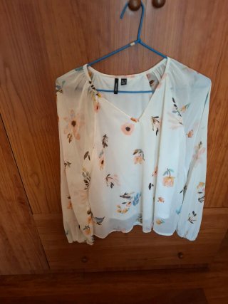 Blusa VERO MODA floral blanca Talla S