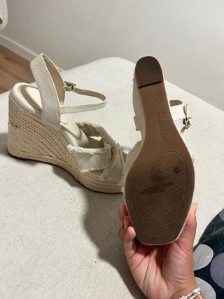 Sandalias cuña beige con tiras
