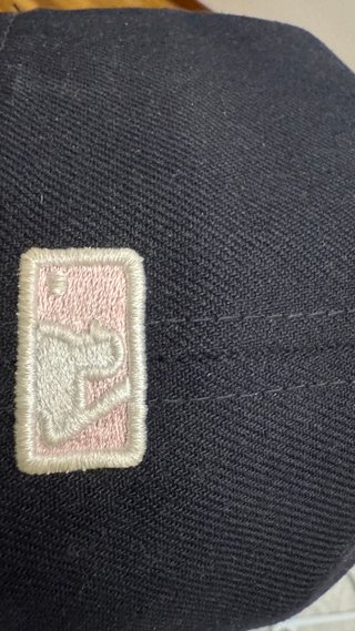 Gorra New Era NY On Field azul rosa