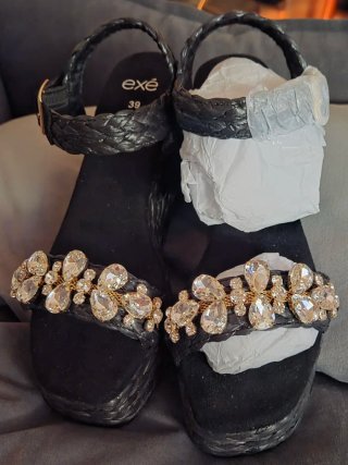 Sandalias cuña mujer negras  pedrería. T39 NUEVAS