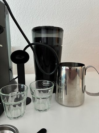 Cafetera De'Longhi Dedica EC685 + Molinillo