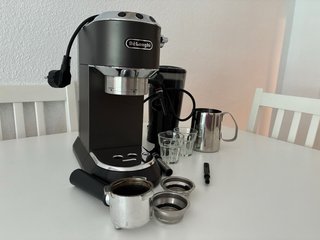 Cafetera De'Longhi Dedica EC685 + Molinillo