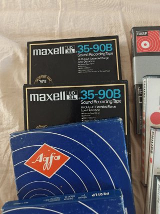 Lote 21 cintas magnetófono BASF, Maxell, Philips.