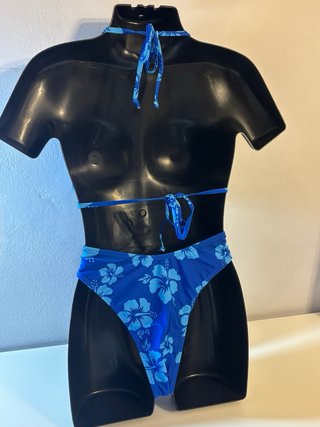 Costume da bagno due pezzi floreale blu