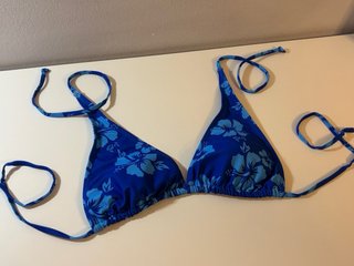 Costume da bagno due pezzi floreale blu