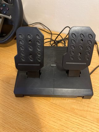 Volante y Pedales PS4/PS5 Thrustmaster