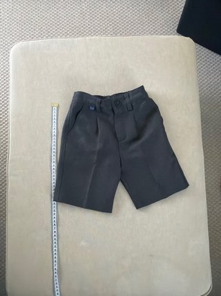 Pantalón corto gris uniforme talla 2