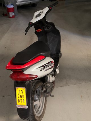 Yamaha Jogg Scooter Roja y Blanca