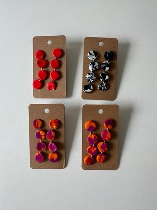 Pendientes artesanales coloridos