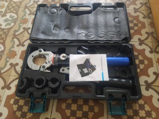 Cortador de tubos con juego de dados