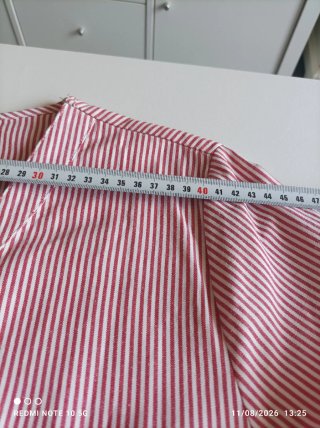 Blusa a rayas rojas y blancas