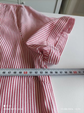 Blusa a rayas rojas y blancas