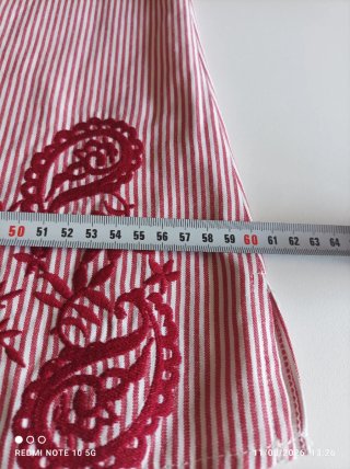 Blusa a rayas rojas y blancas