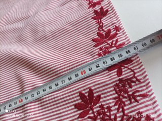 Blusa a rayas rojas y blancas