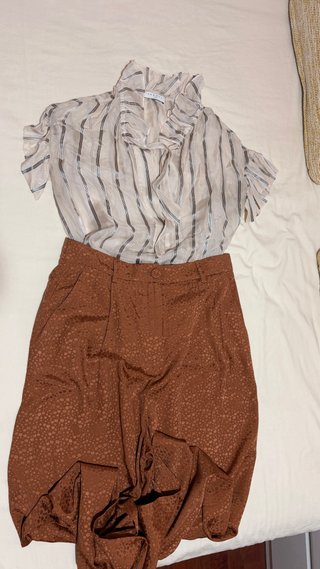 Blusa Sandro Rayas Beige y Gris