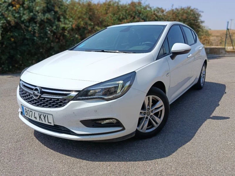 Opel Astra 2019 - foto 1