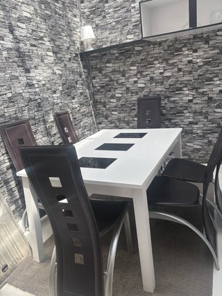 Mesa comedor diseño sola sin sillas