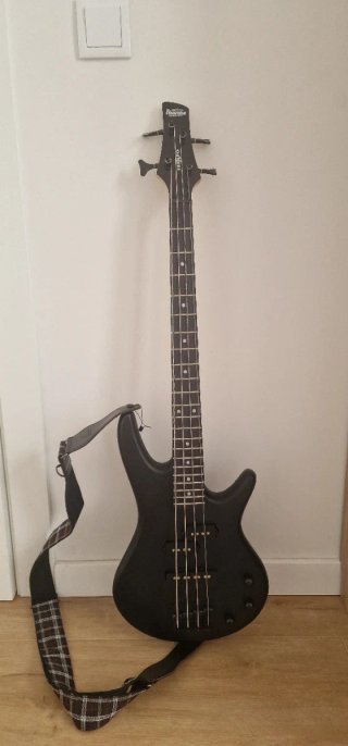 Bajo Eléctrico Negro con Funda y Amplificador