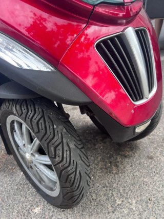 Piaggio MP3 Trike Rojo