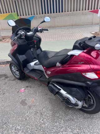 Piaggio MP3 Trike Rojo