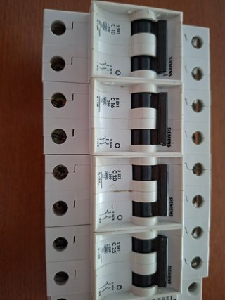 4 magnetotérmicos, 1 interrup. diferencial Siemens