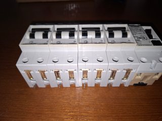 4 magnetotérmicos, 1 interrup. diferencial Siemens