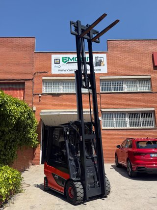 Carretilla Linde 2500kg Triplex Reacondicionada