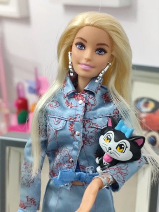 Barbie Articulada con Mascota