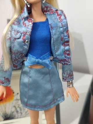 Barbie Articulada con Mascota