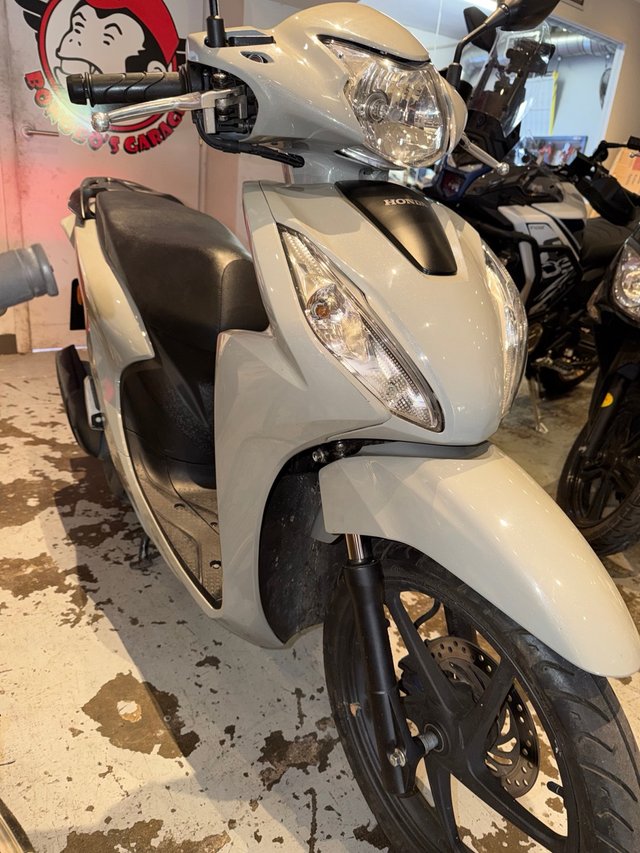Honda Vision 110 2022 Plata