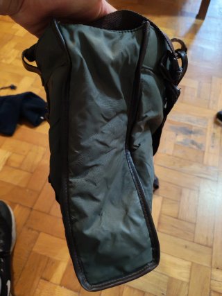 Bolso de hombro verde y marrón