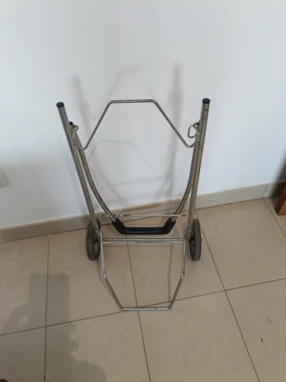 Carrito de compra con bolsa de cuero