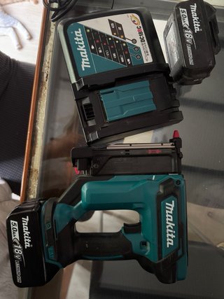 Clavadora Makita 18V