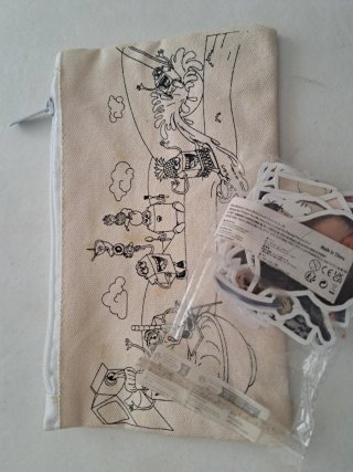 58 pegatinas +  regalo estuche para colorear