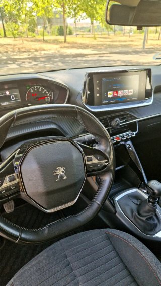 Peugeot 208 2021