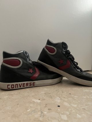 Converse All Star Piel Negra y Roja