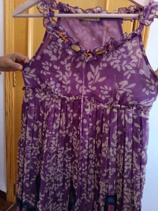 Vestido morado plisado estampado