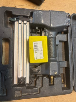 Pistolas de Clavar Neumáticas (3 unidades)