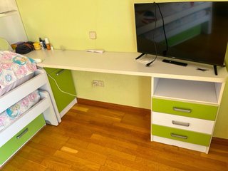 Habitacion con cama nido, balda y escritorio